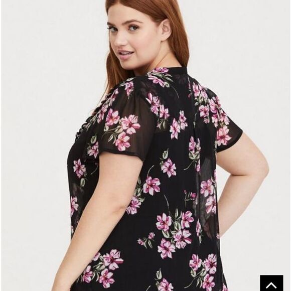 Torrid Wm’s Sz 4 Black Pink Floral Bubble Hem Sheer Chiffon Blouse - Picture 5 of 6